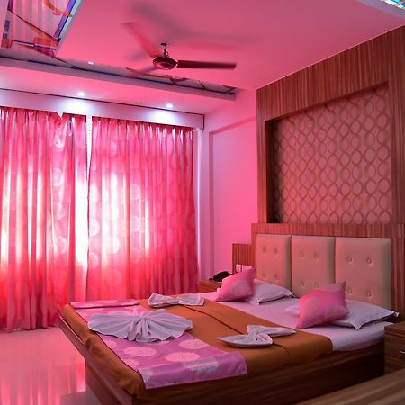 Hotel Sunrise Панаджи Екстериор снимка