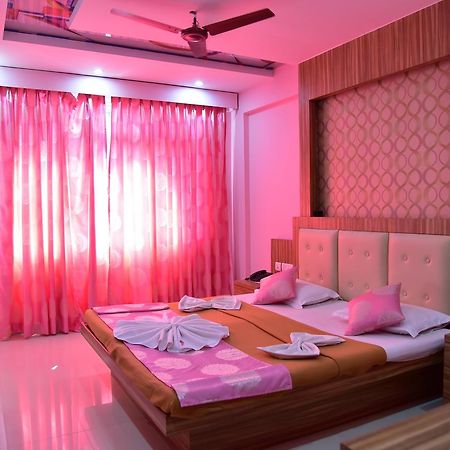 Hotel Sunrise Панаджи Екстериор снимка