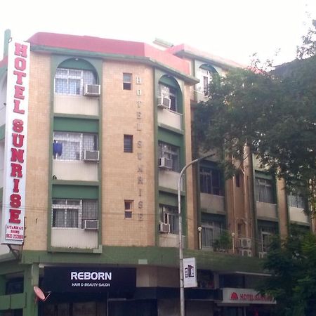 Hotel Sunrise Панаджи Екстериор снимка
