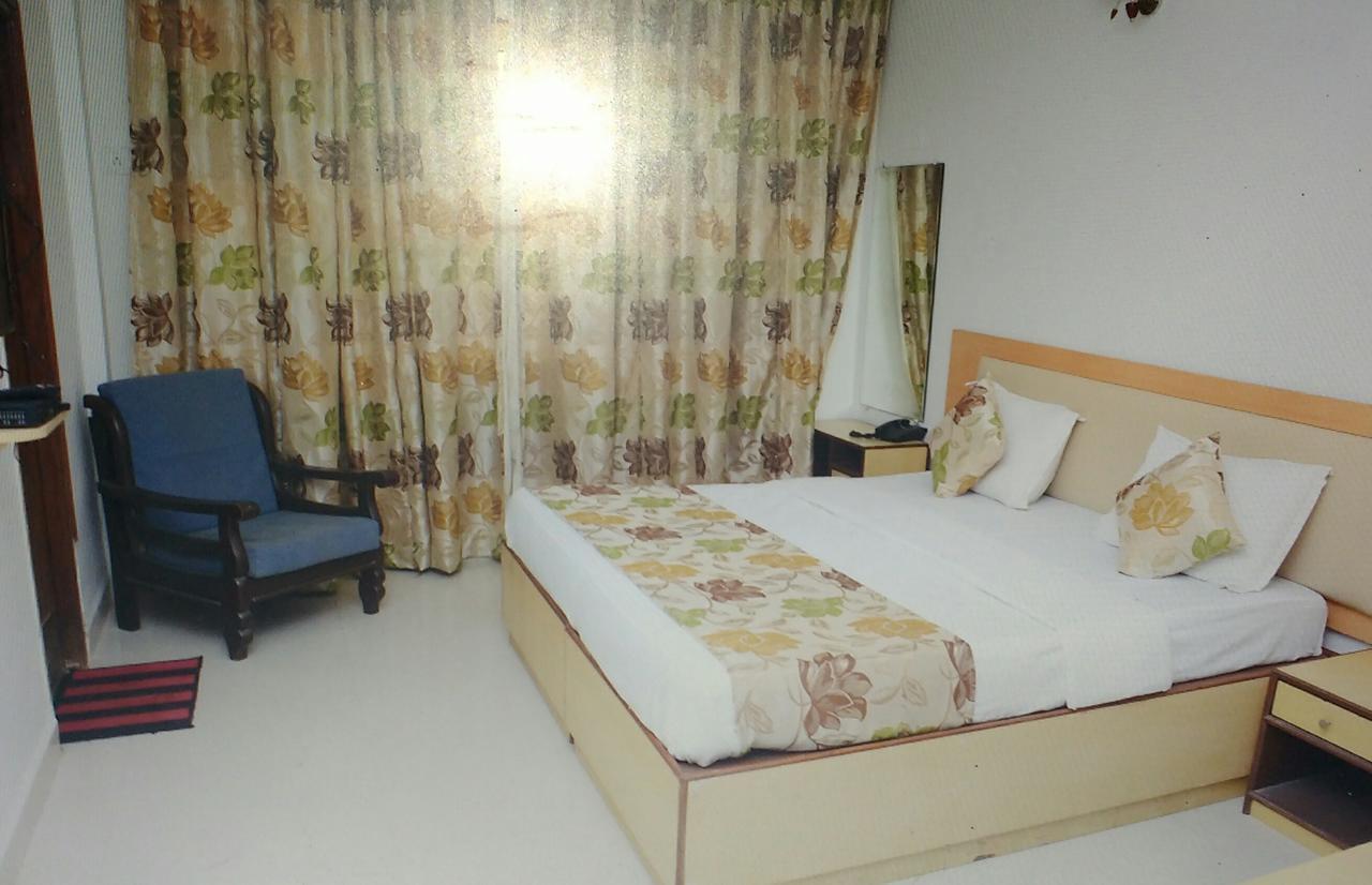 Hotel Sunrise Панаджи Екстериор снимка