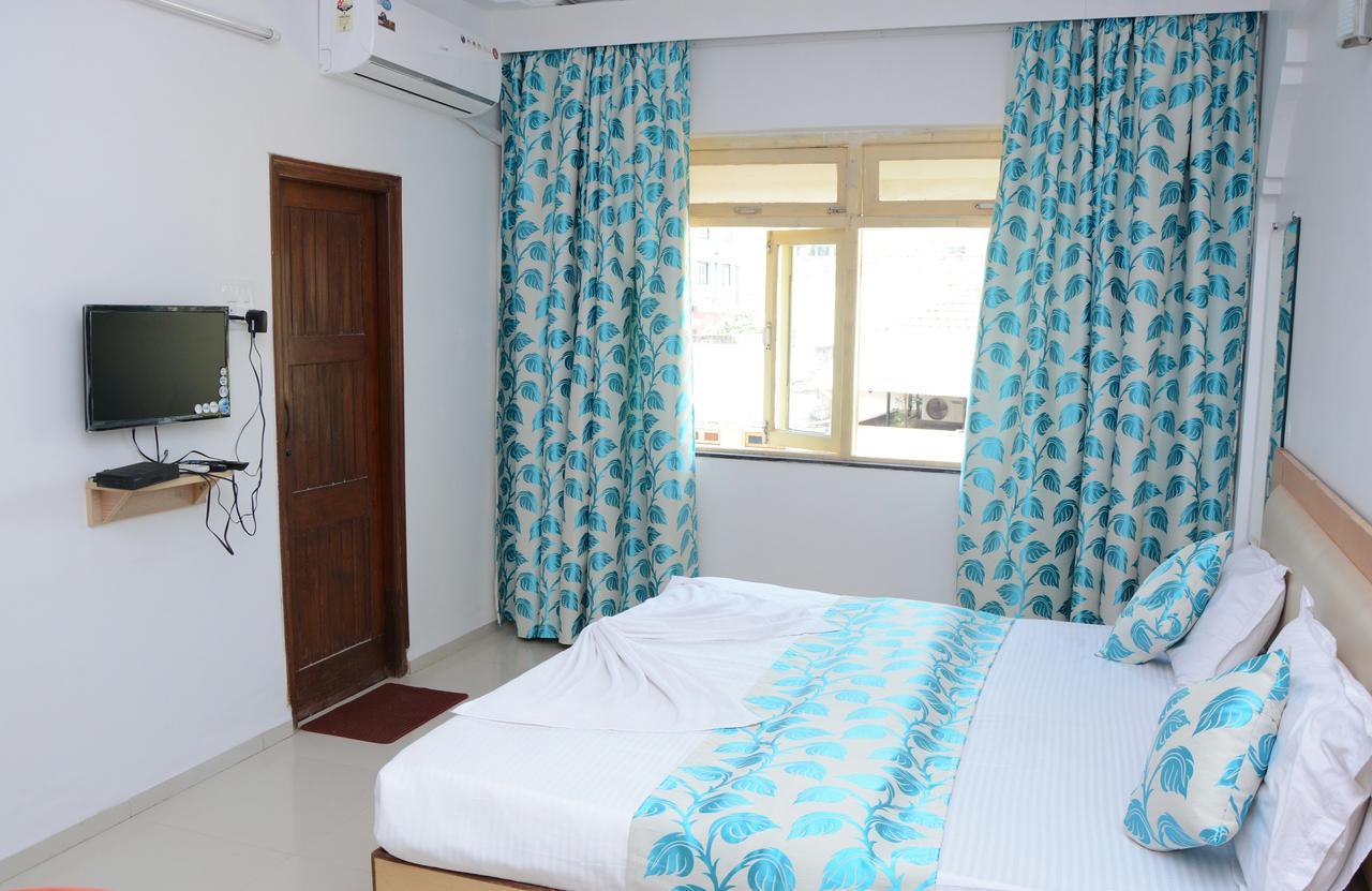 Hotel Sunrise Панаджи Екстериор снимка
