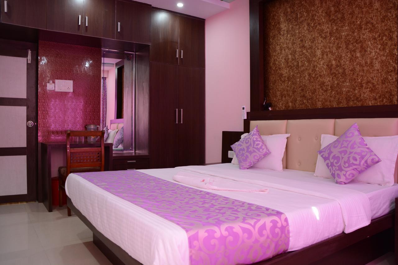 Hotel Sunrise Панаджи Екстериор снимка