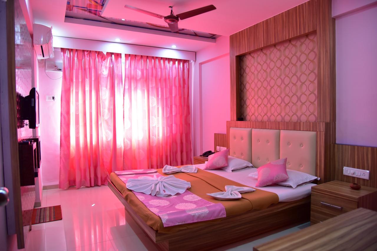 Hotel Sunrise Панаджи Екстериор снимка