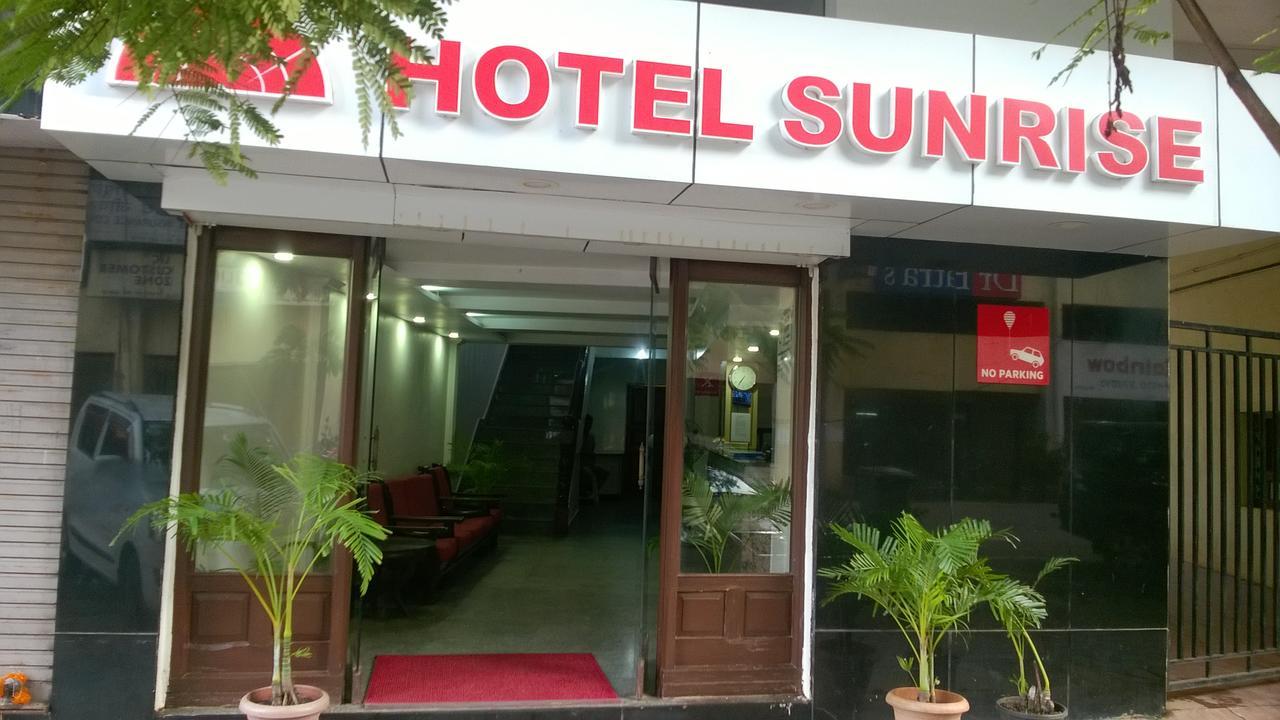 Hotel Sunrise Панаджи Екстериор снимка