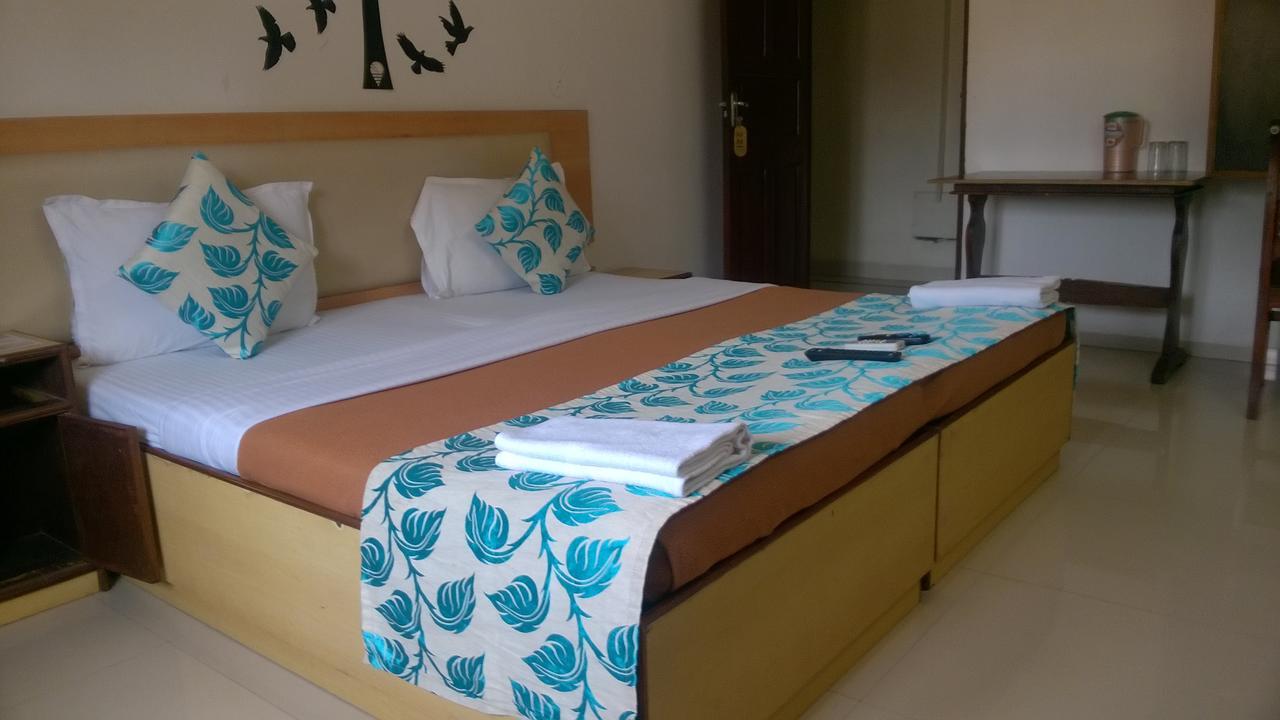 Hotel Sunrise Панаджи Екстериор снимка